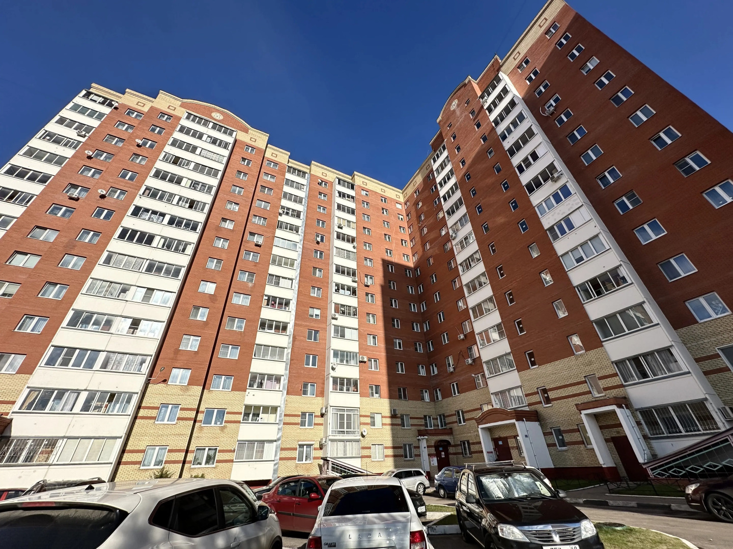 Квартира Хрустальная 37к1