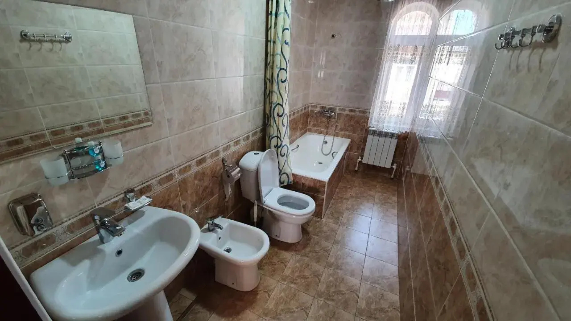 Отель Sarbon