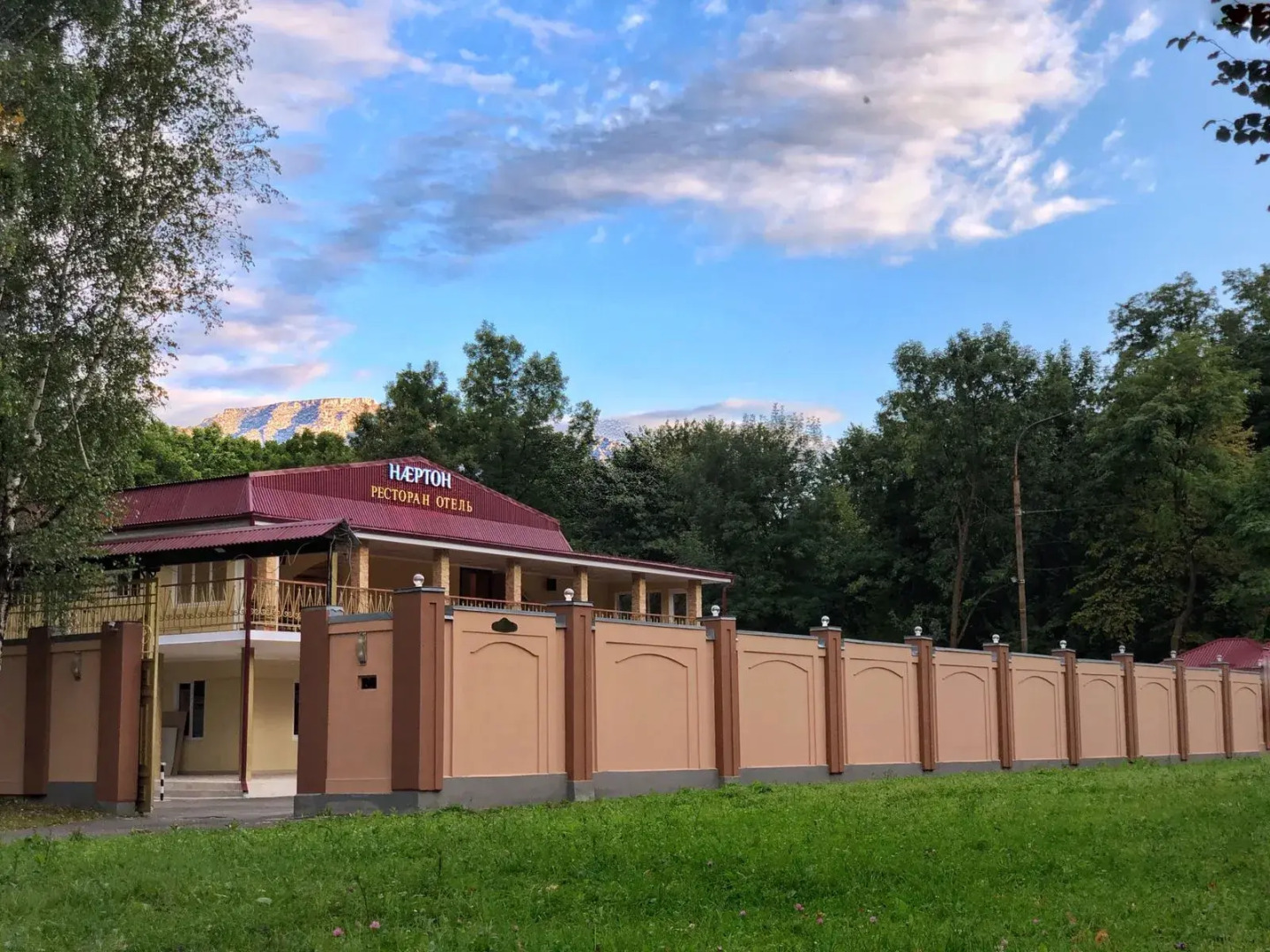 Отель Нартон