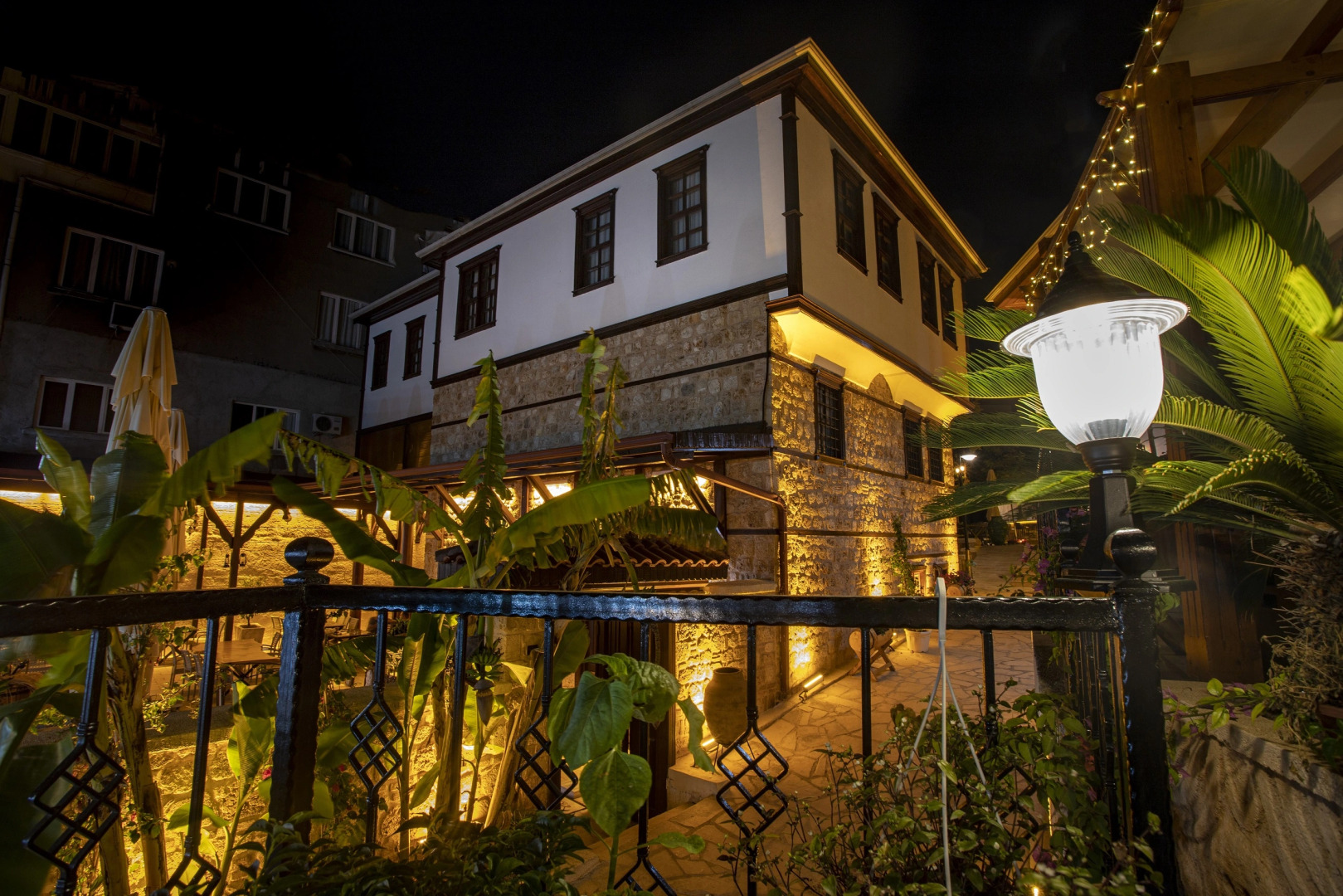 Отель WOO Town Suites