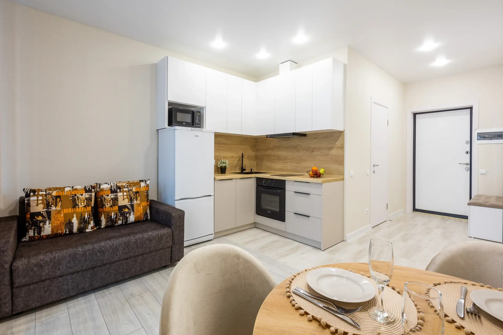 Апартаменты Жореса Алфёрова 14 в новом доме Свежая студия