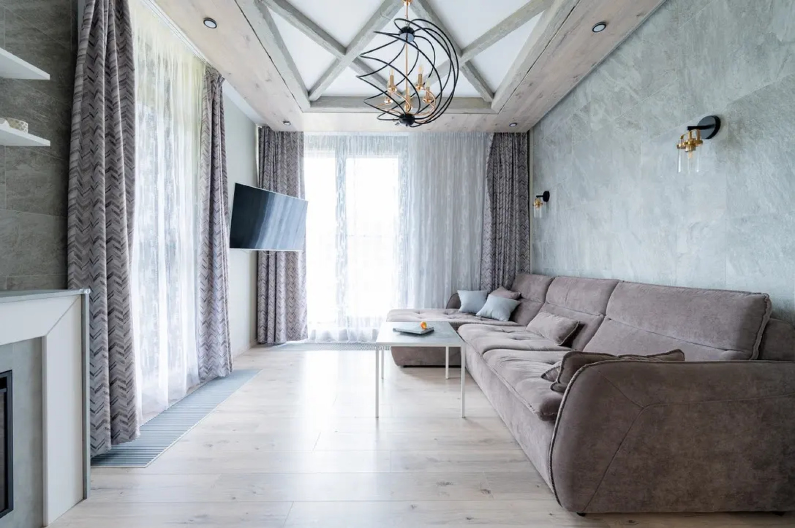 Апартаменты с камином и террасой