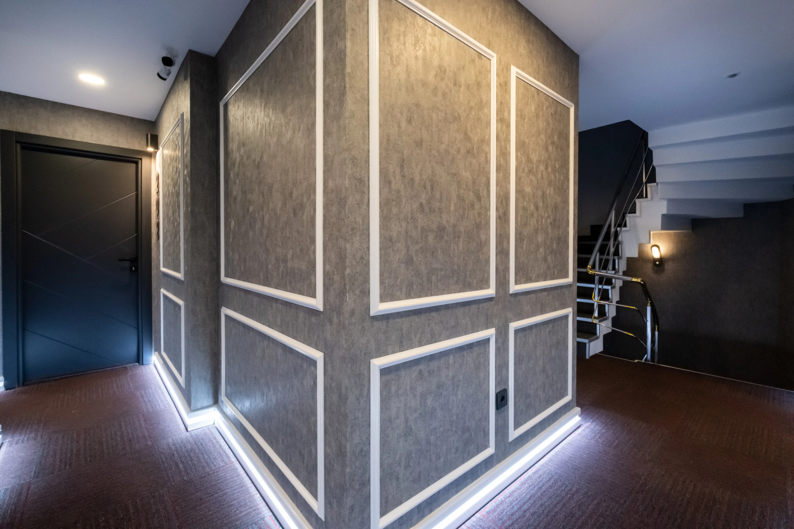 Отель The Queen Hotel