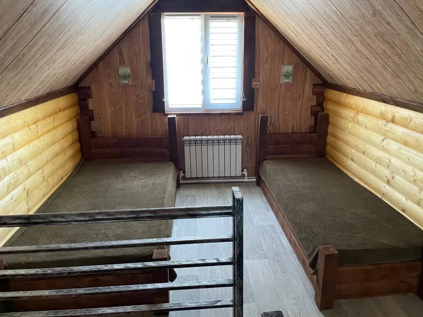 Частный дом с баней на дровах на берегу реки Миус