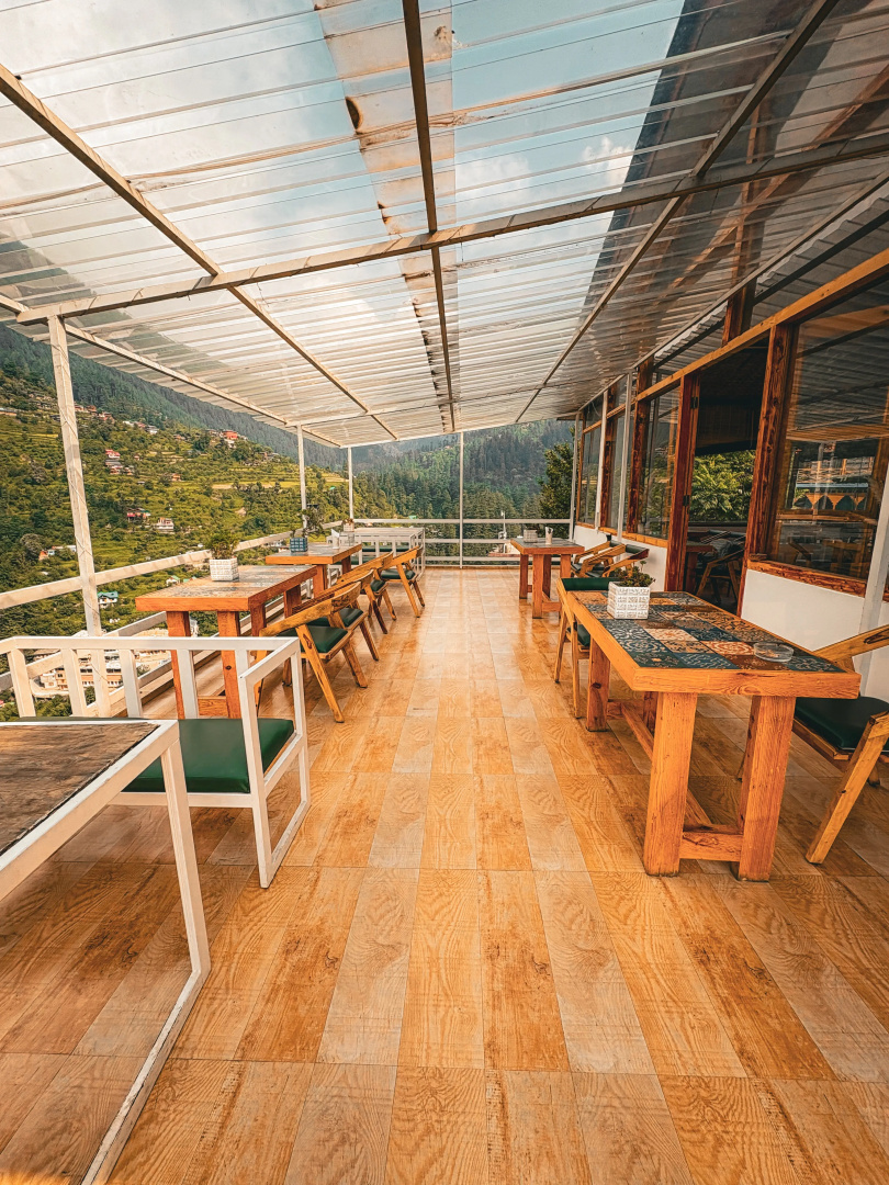Хостел Young Monk Hostel & Cafe Jibhi