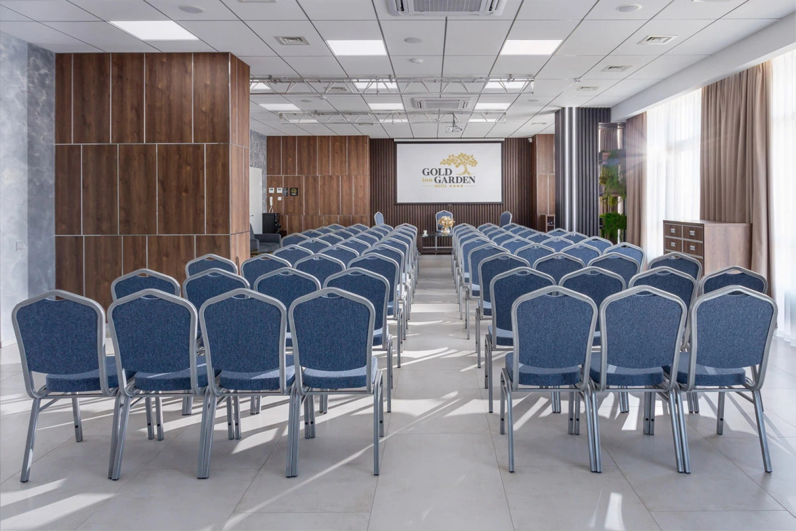 Отель Голд Инн Гарден