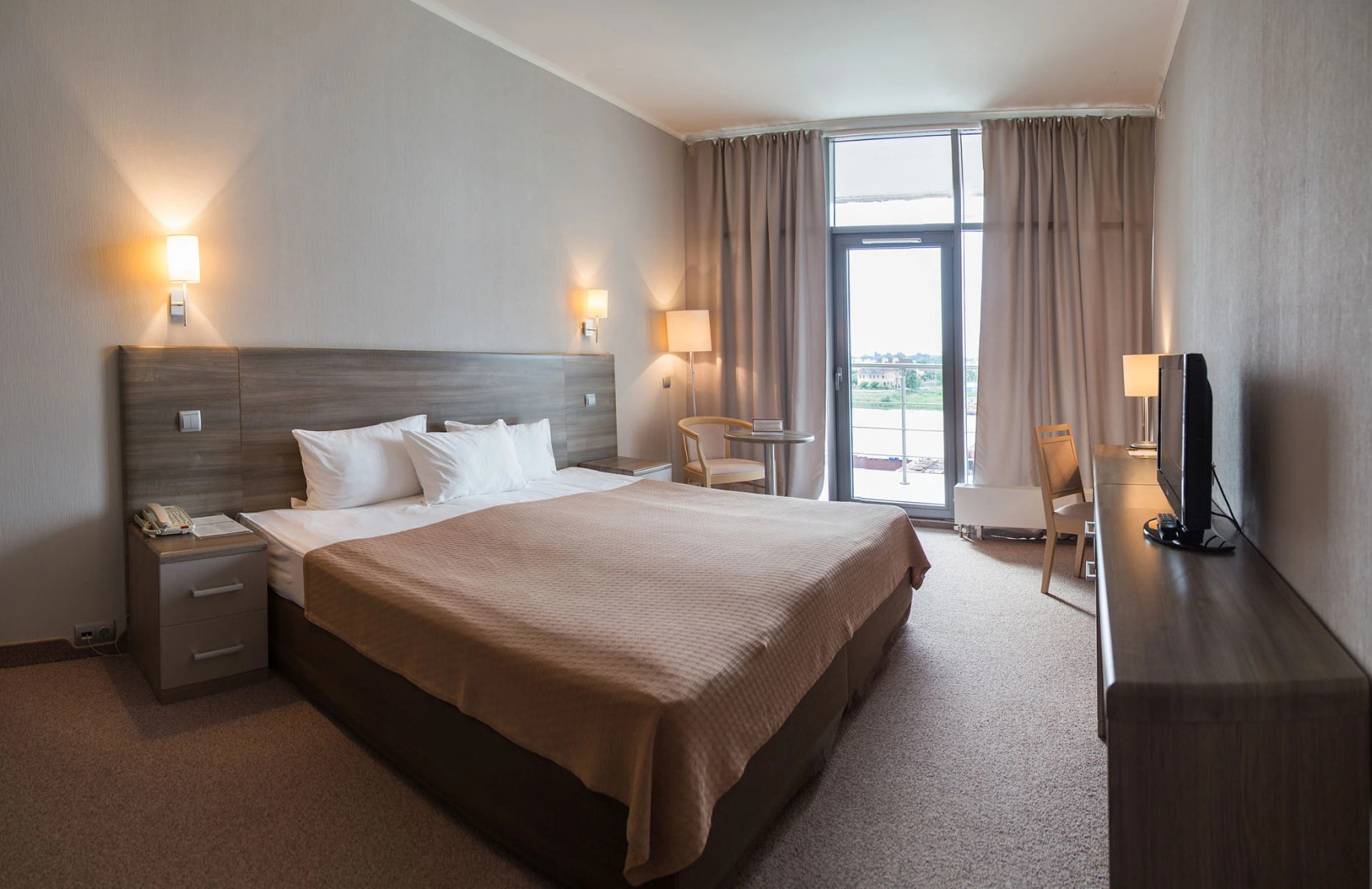 Отель Золотой Затон