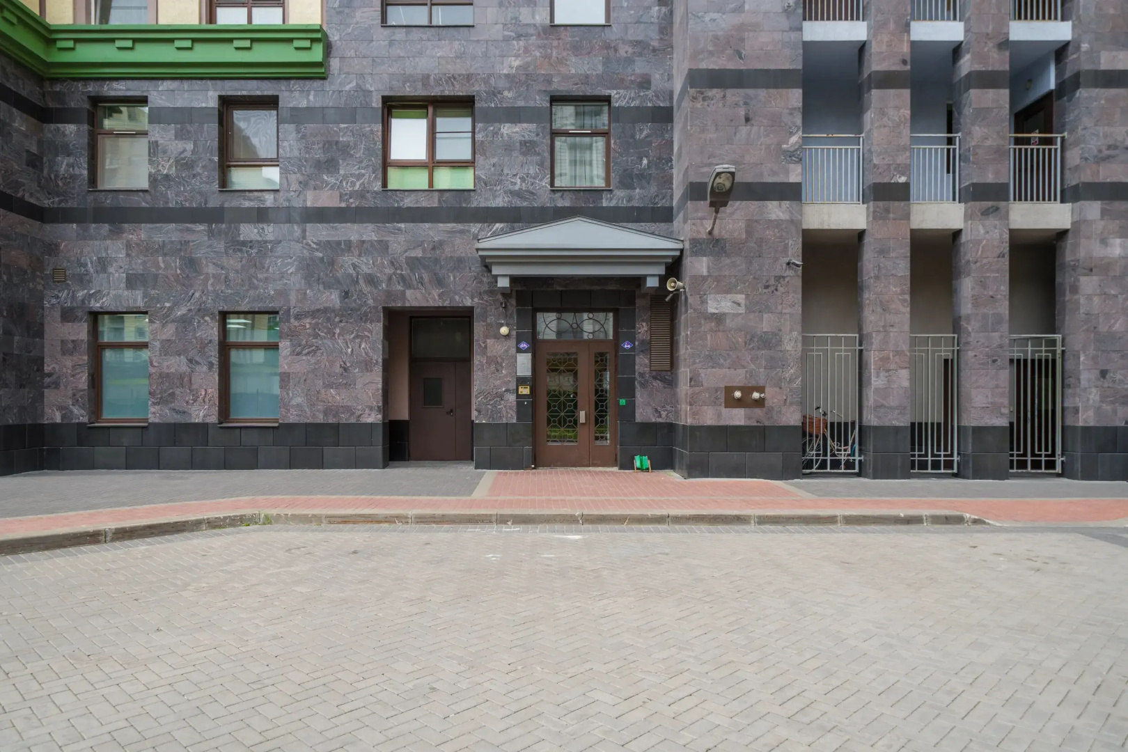 Апартаменты у метро в центре