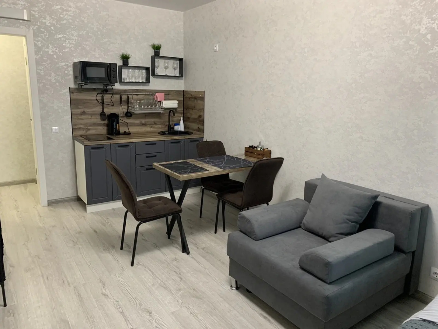 Апартаменты Ассорти стильная студия с удобствами