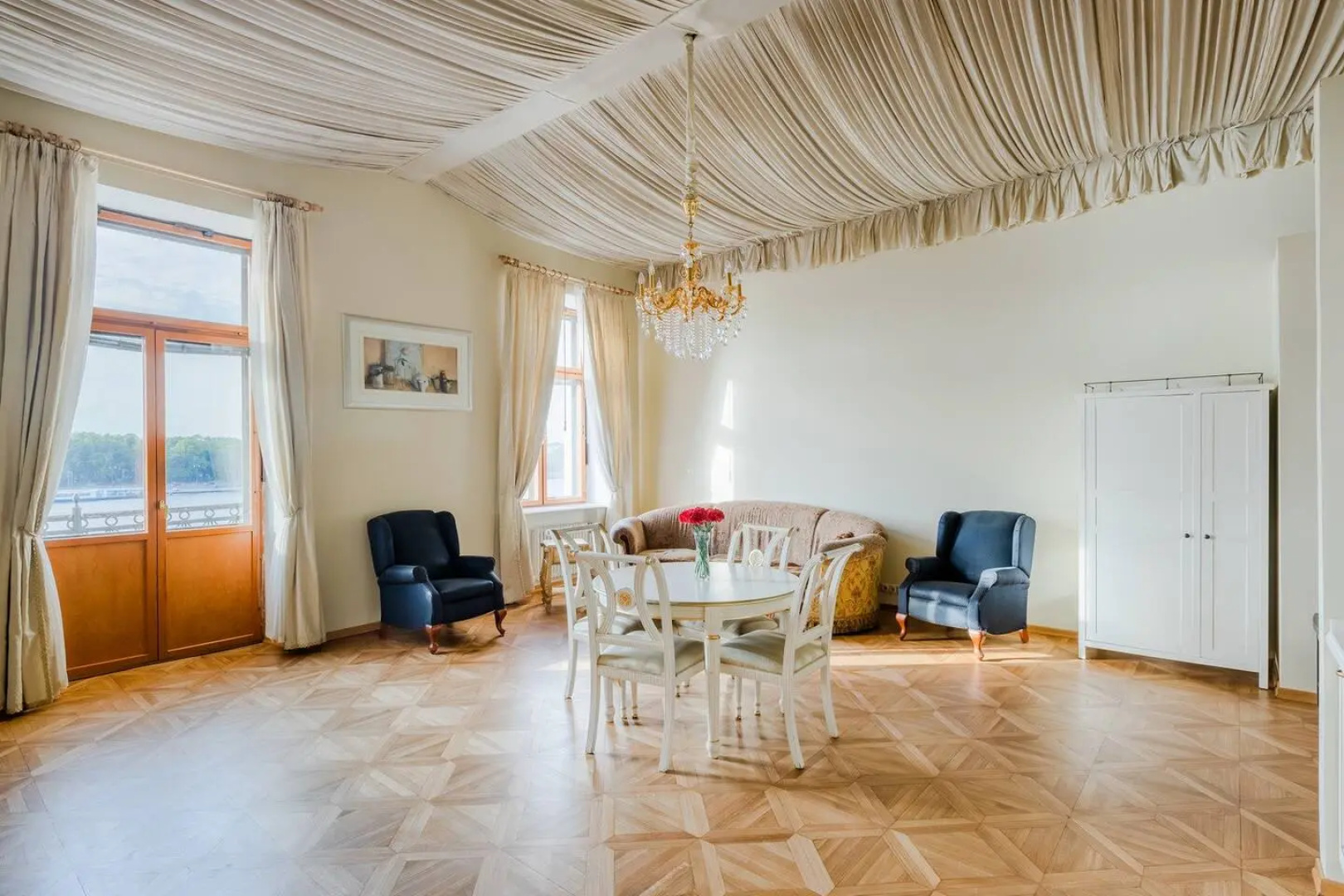 Апартаменты a.m. Rooms Neva Balcony (Angliyskaya Naberezhnaya)