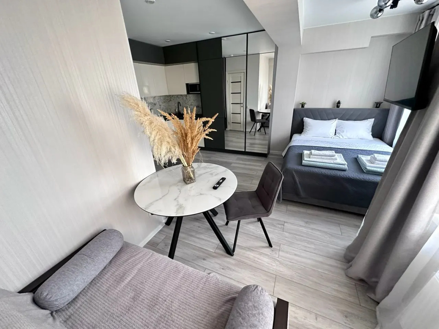 Апартаменты Lux Black&White