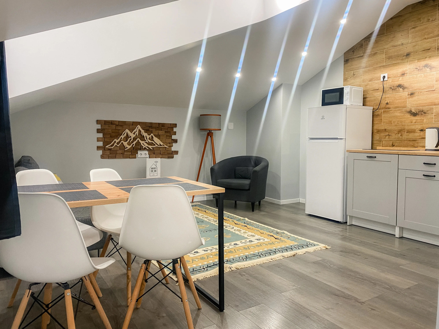 Квартира С Панорамным Видом на Озеро и Горы