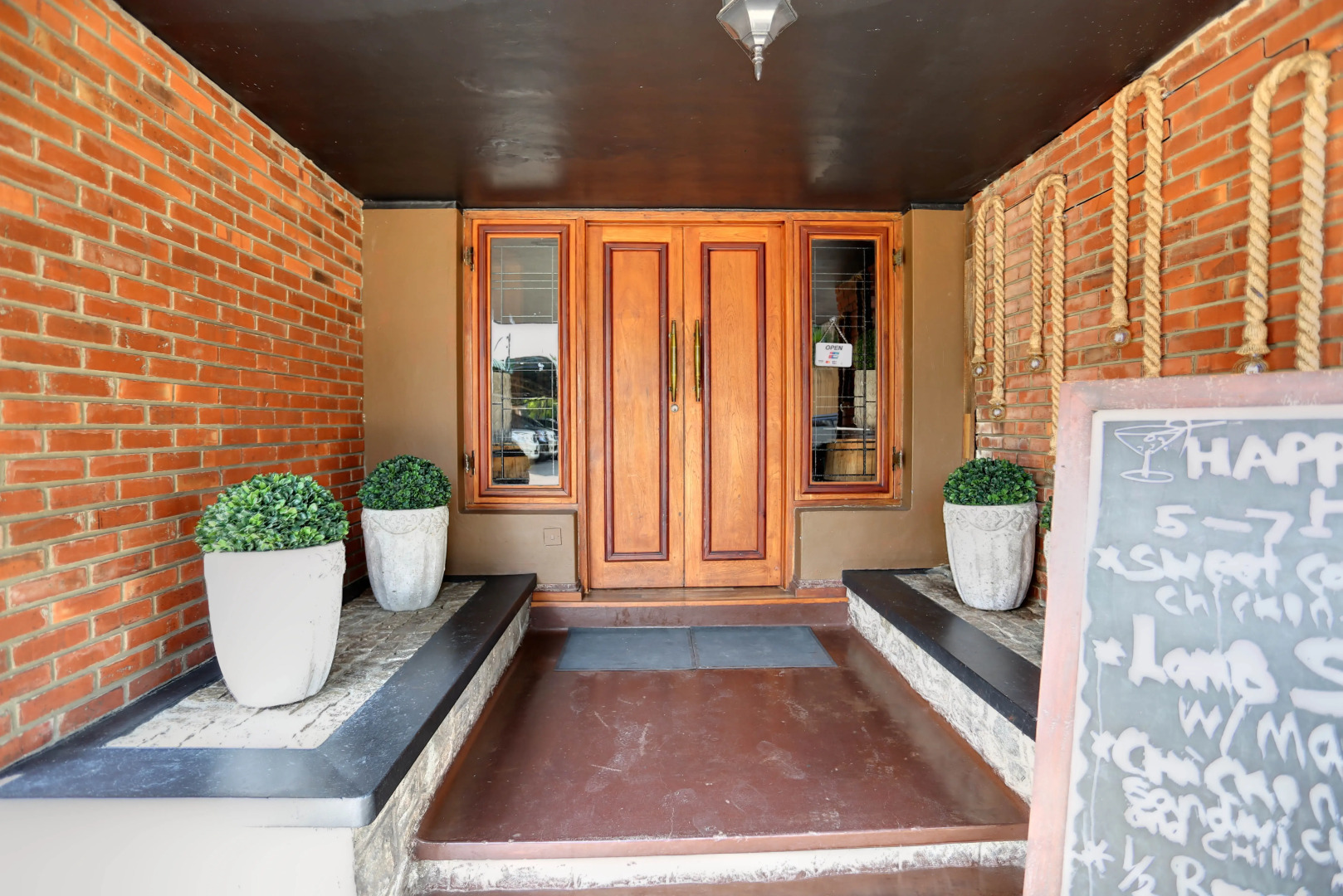 Отель Yoho Rooms The Irish