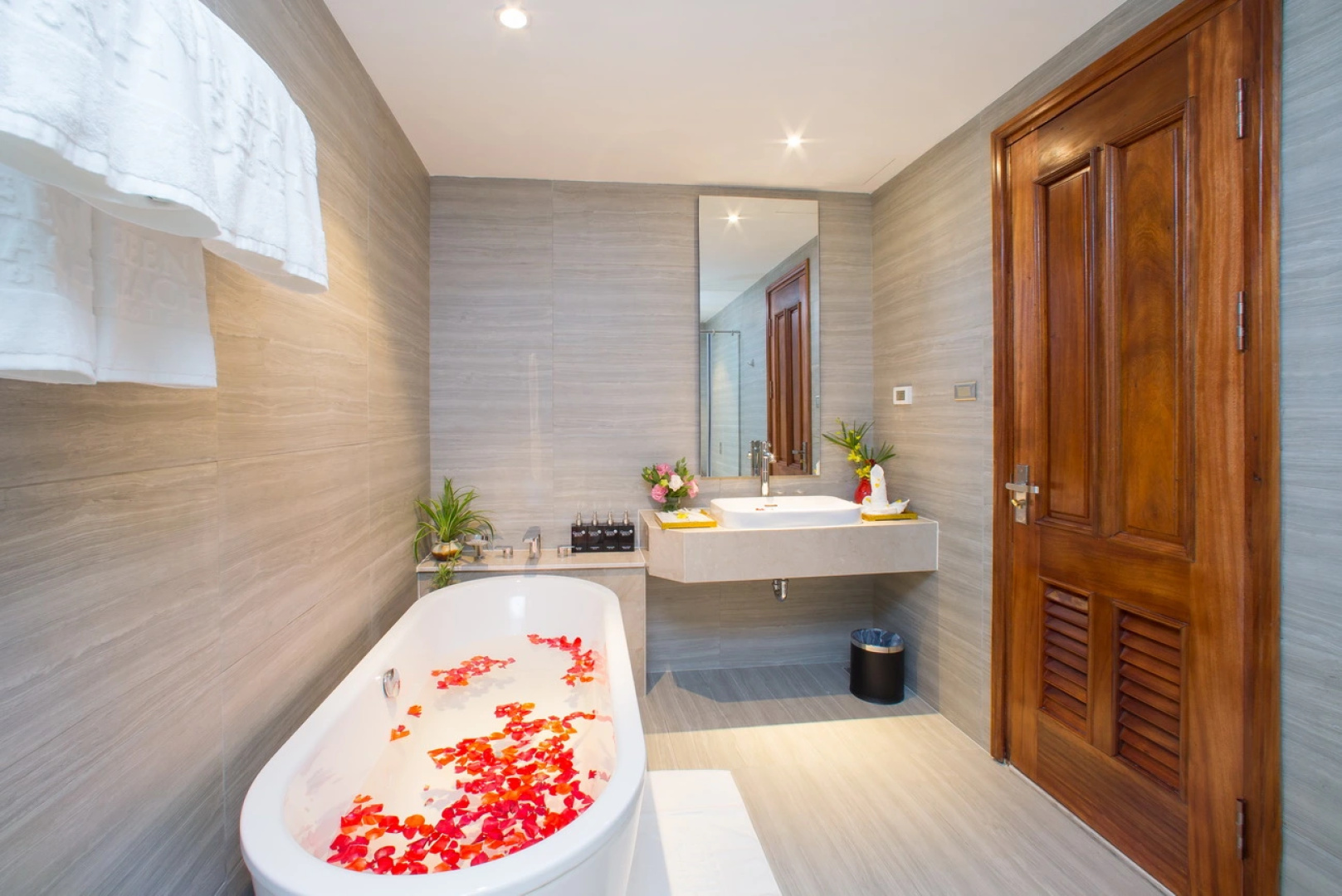 Отель Green Beach Nha Trang