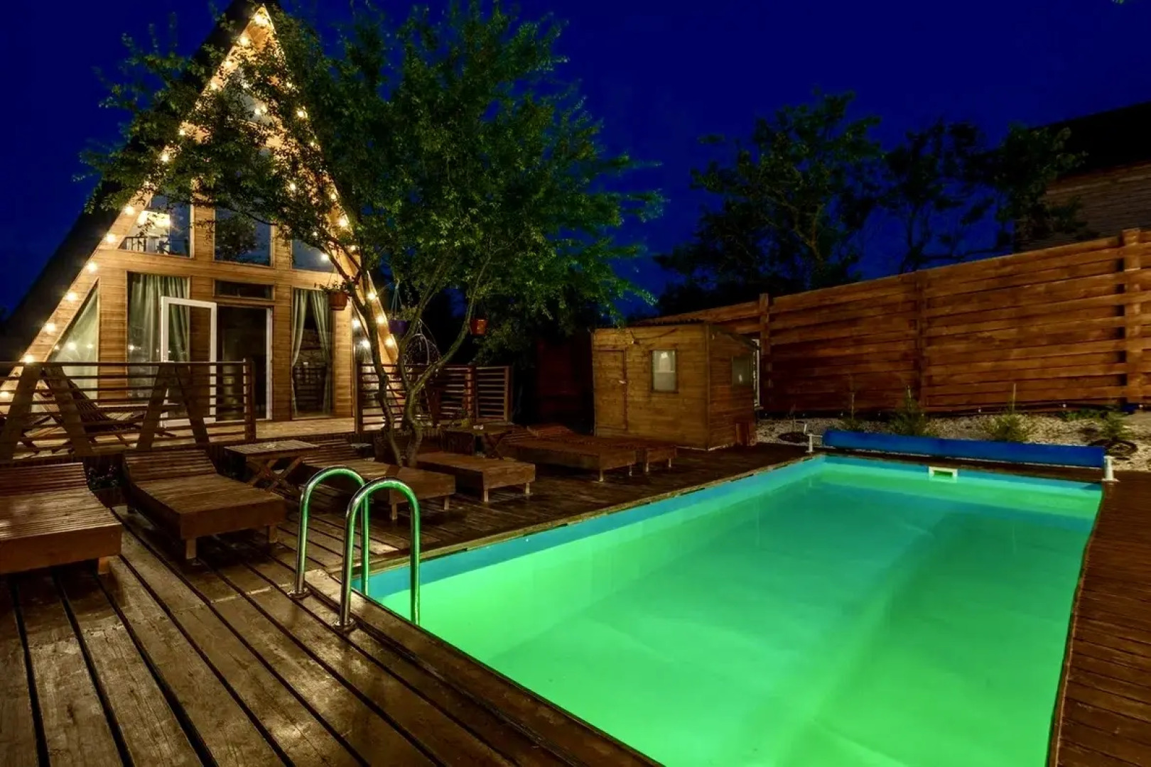 Частный Дом с Бассейном в Стиле Афрейм с Баней и Чаном