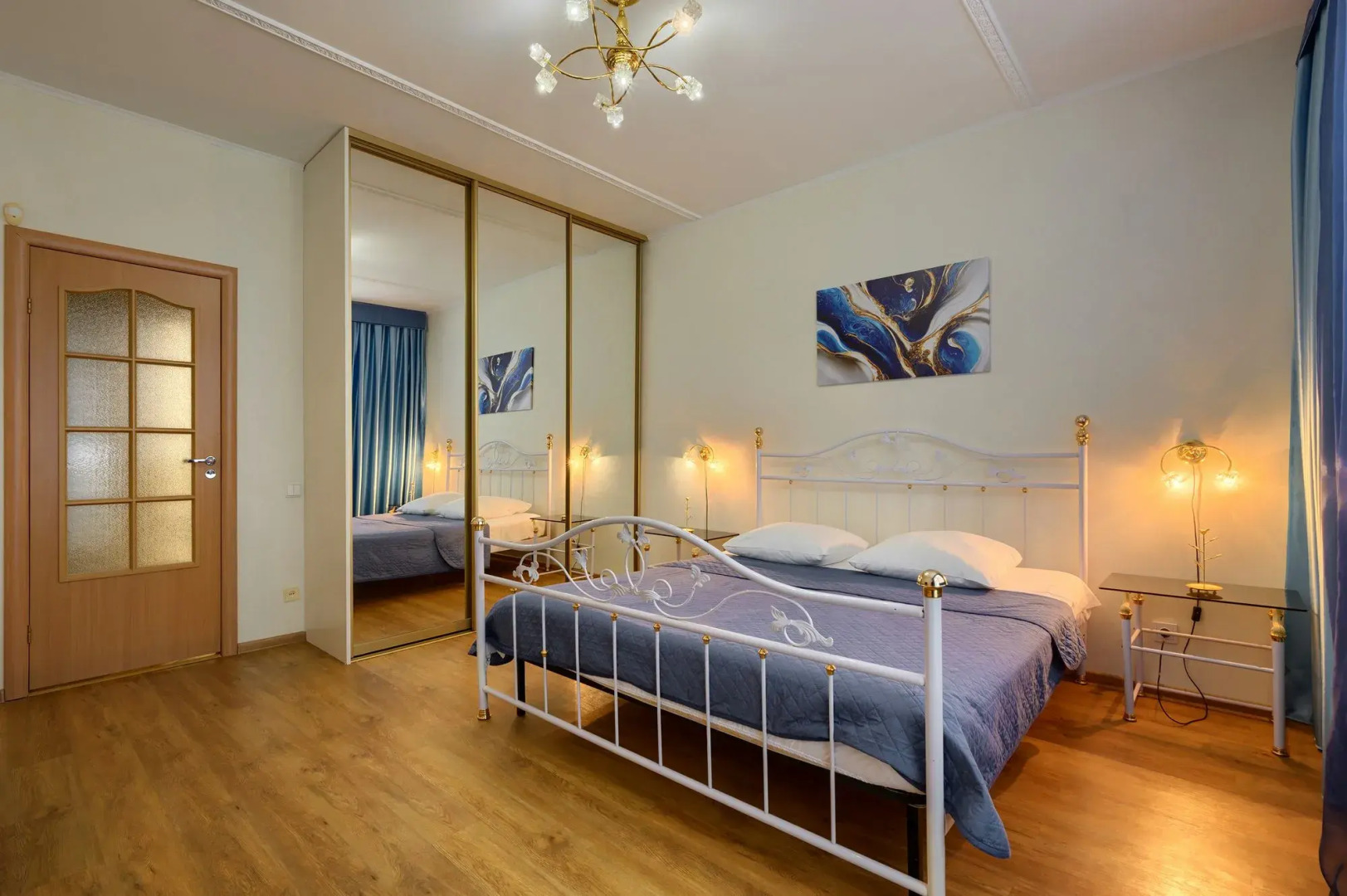 Трёхкомнатные апартаменты на Маршала Чуйкова