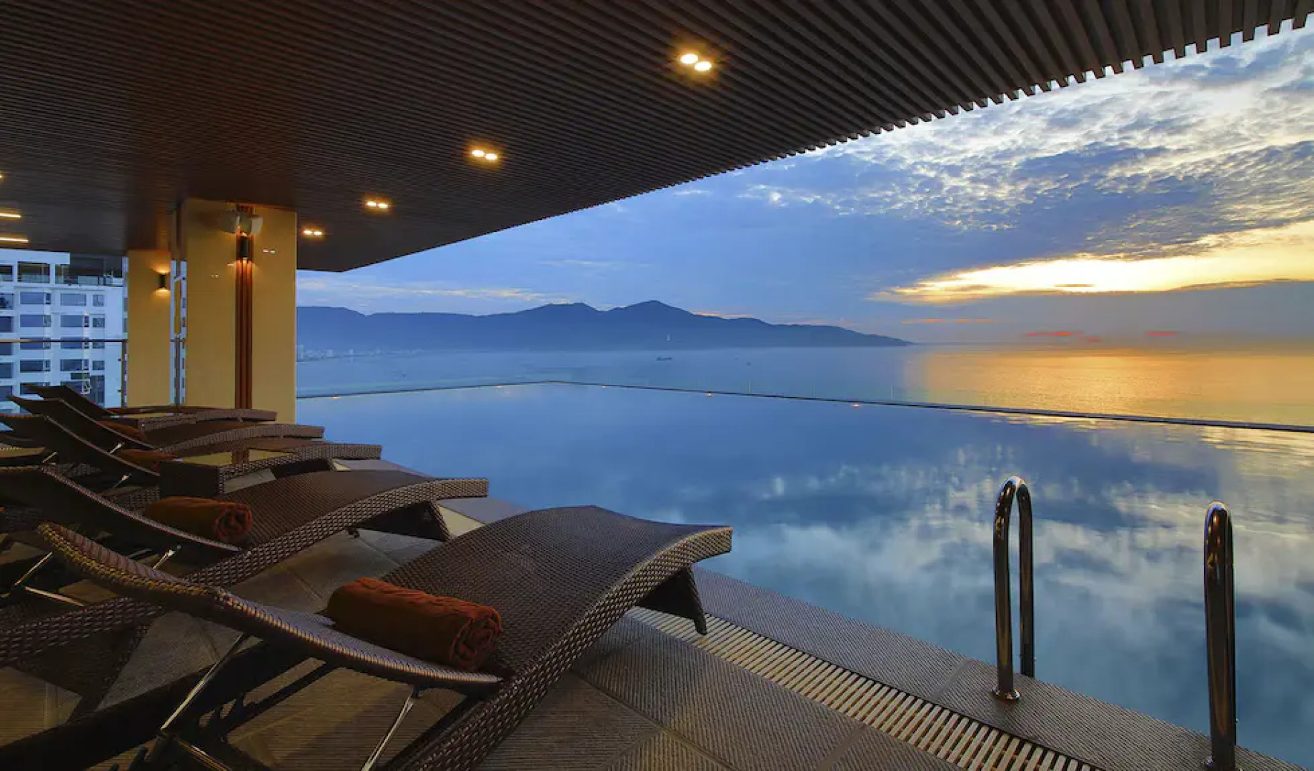 Отель Balcona Hotel Da Nang