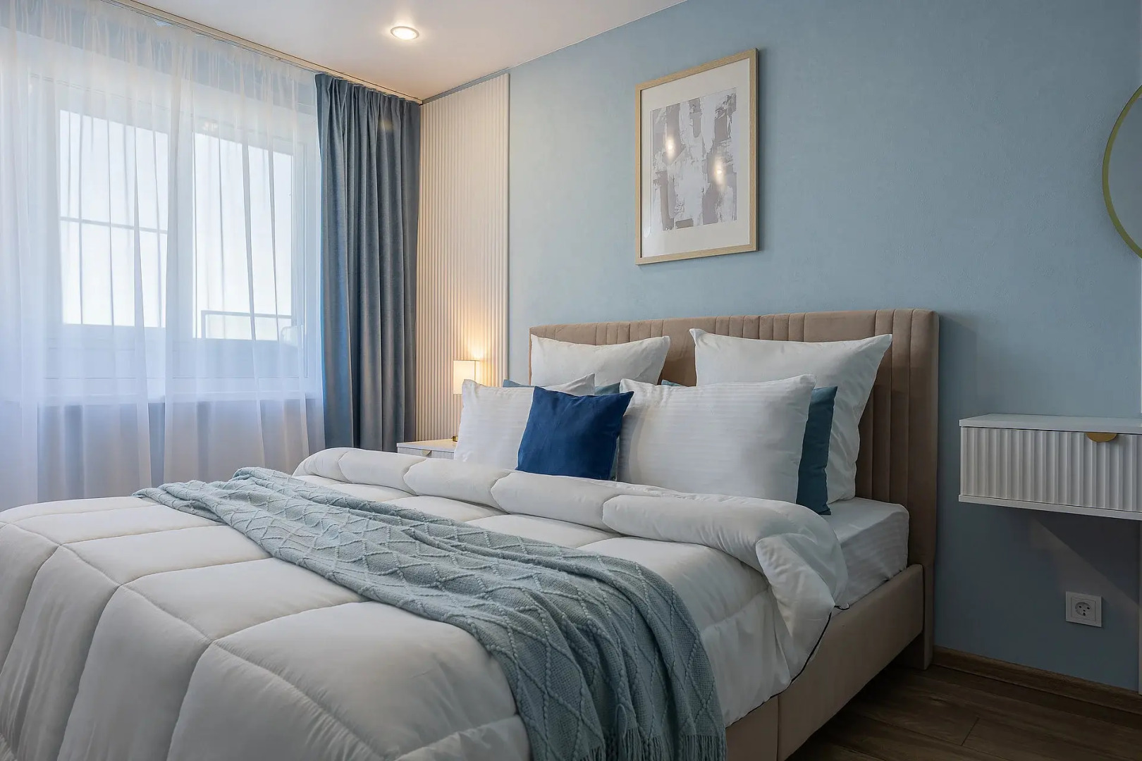 Апартаменты улучшенные, в центре города, с тремя спальнями