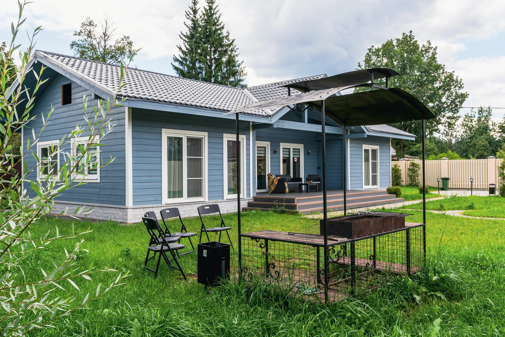 Частный дом Коттедж у озера на Речной