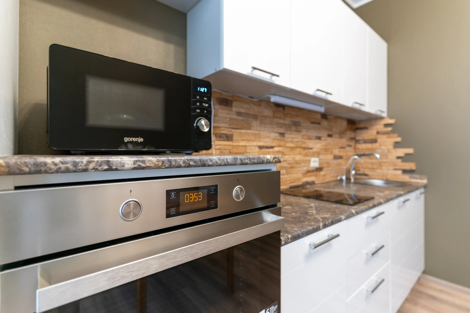 Апартаменты Stepanenkov Двухкомнатные с балконом на Колмогорова 73/4