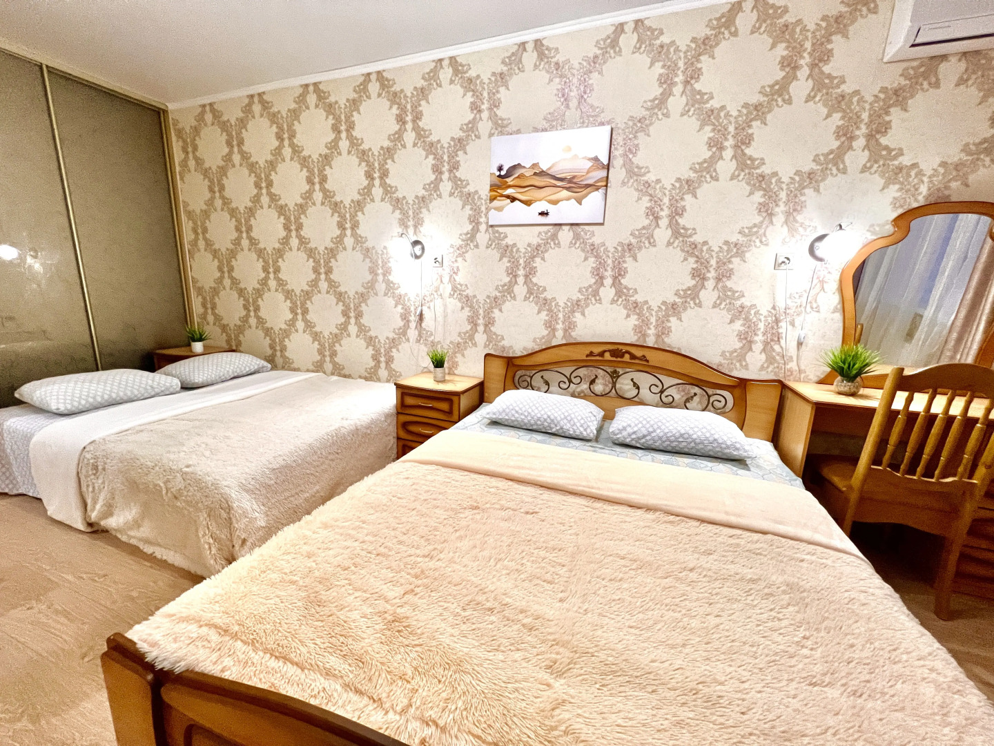 Апартаменты двухкомнатные в Центре Города на 5 этаже (рядом с набережной р. Волга) у ул. Арцыбушевская, 204