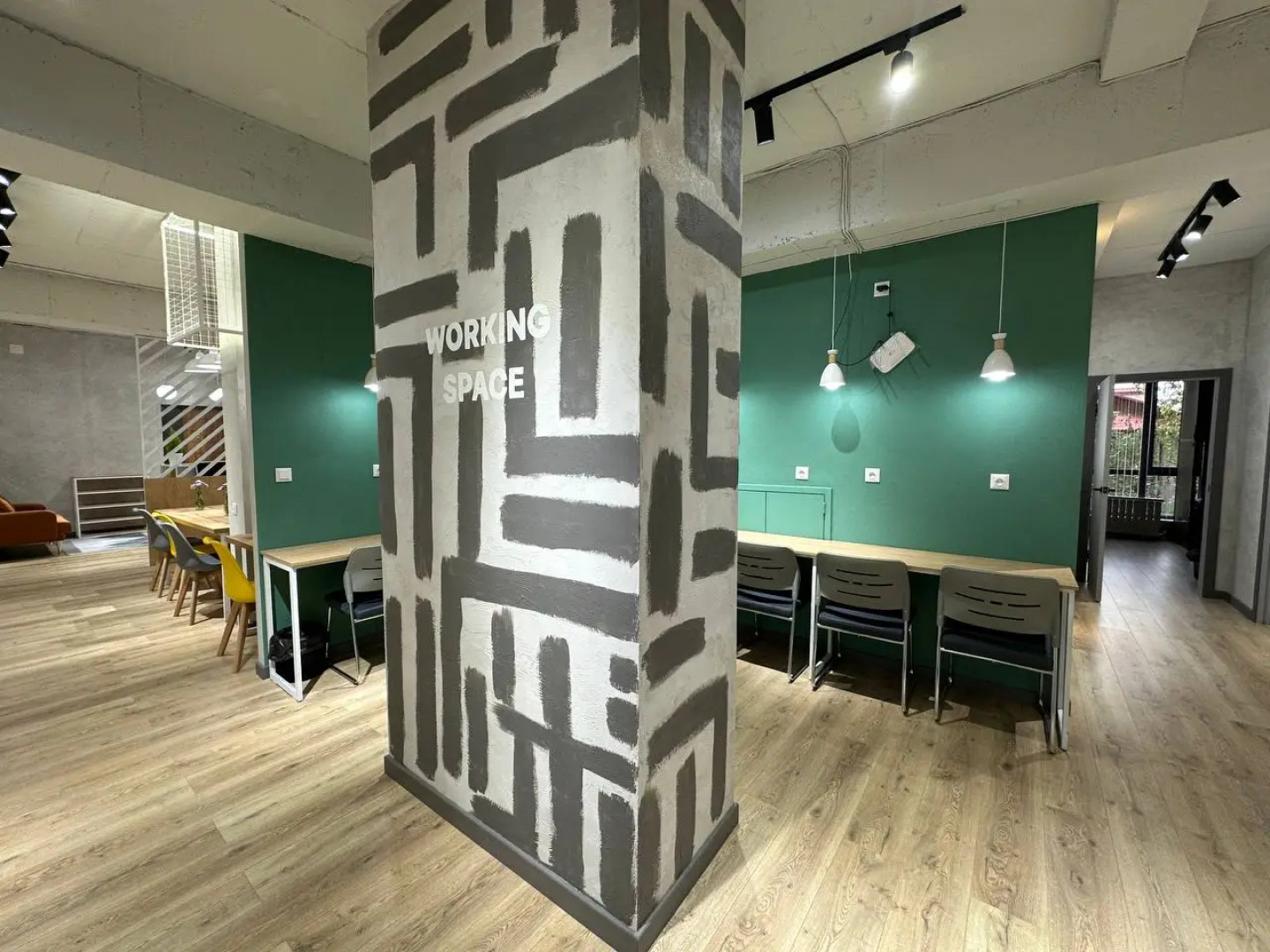 Хостел izzzi hostel Bishkek