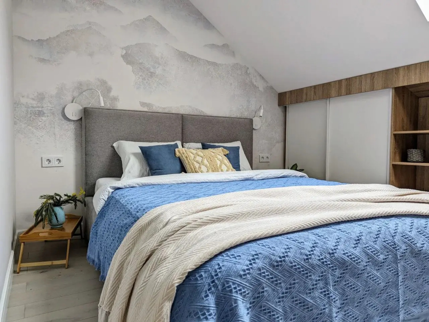 Квартира двухуровневая с видовым балконом в центре Красной Поляны