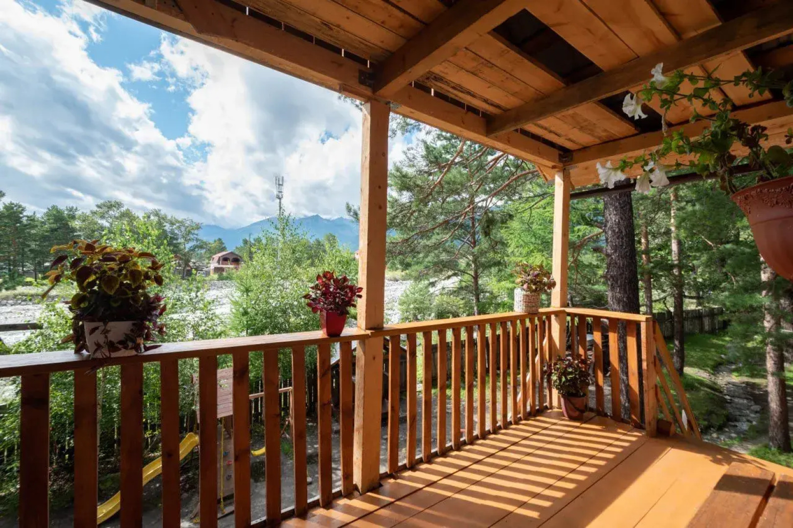 Отель Дом у реки