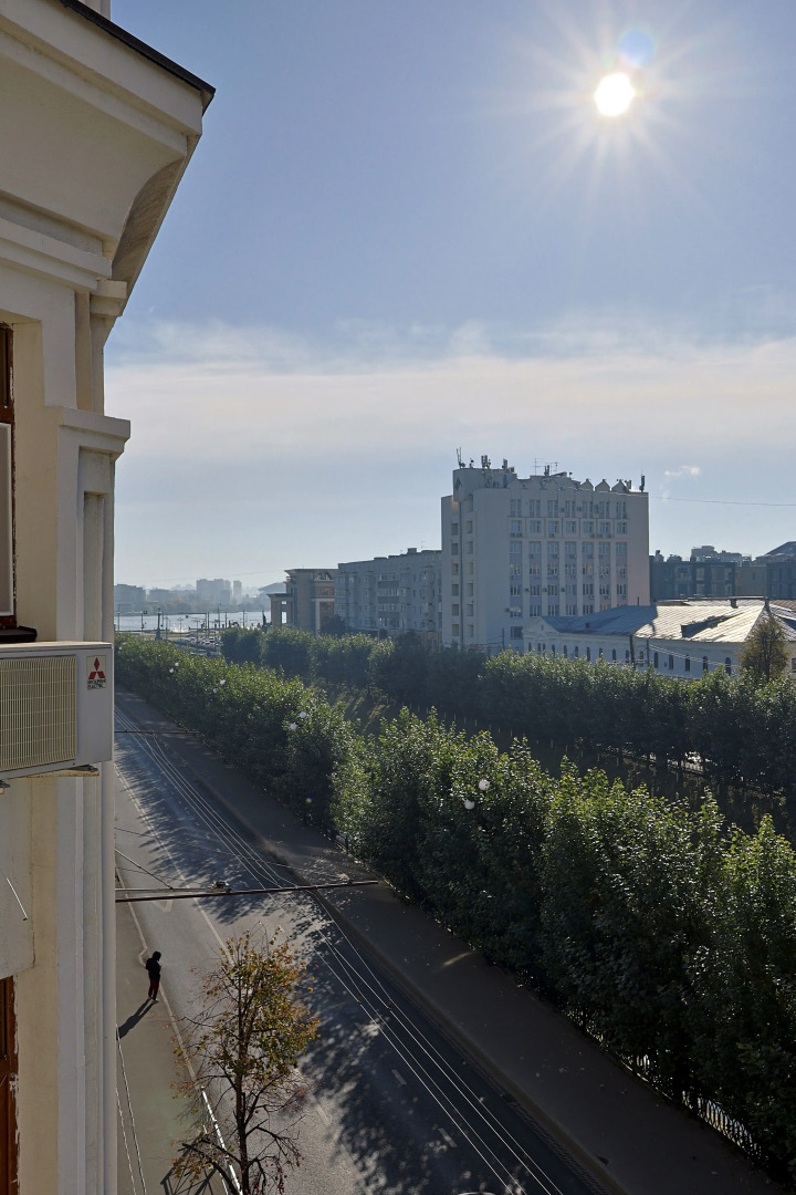 Квартира Комфортное Жилье в Центре Города с Видом на Реку Булак