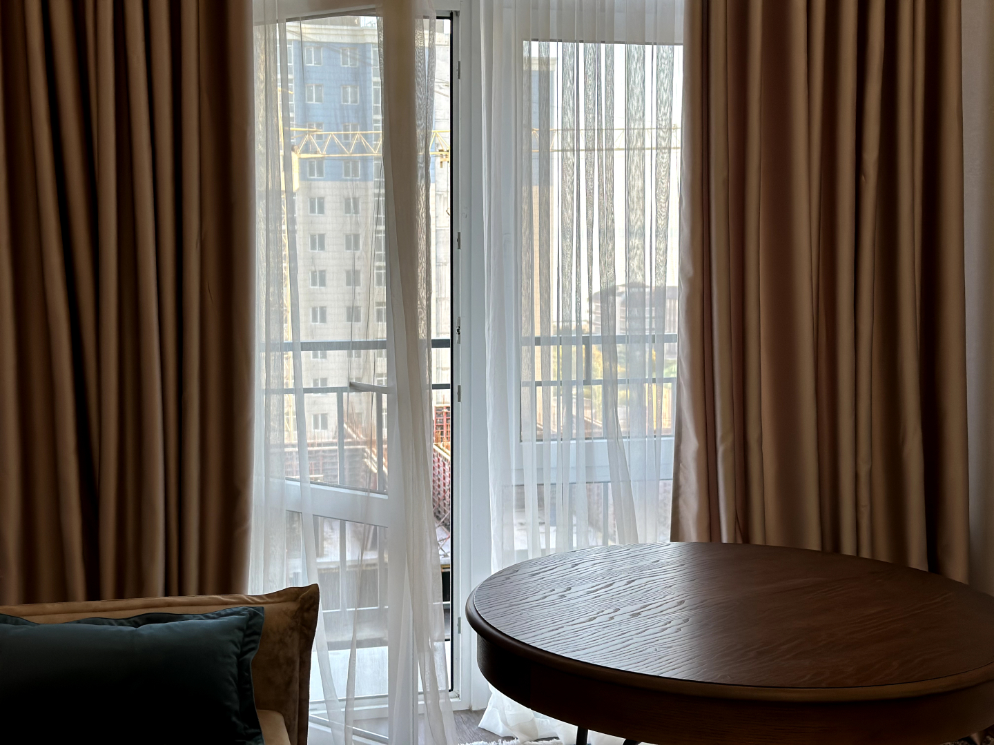 Апартаменты "Эленика" Двухкомнатая квартира в Махачкале с видом на озеро и мечеть