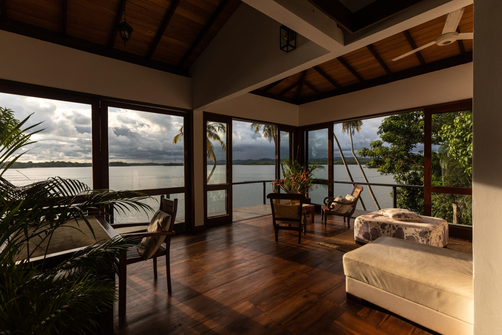 Вилла South Point Cottage 3 bedrooms Lake front