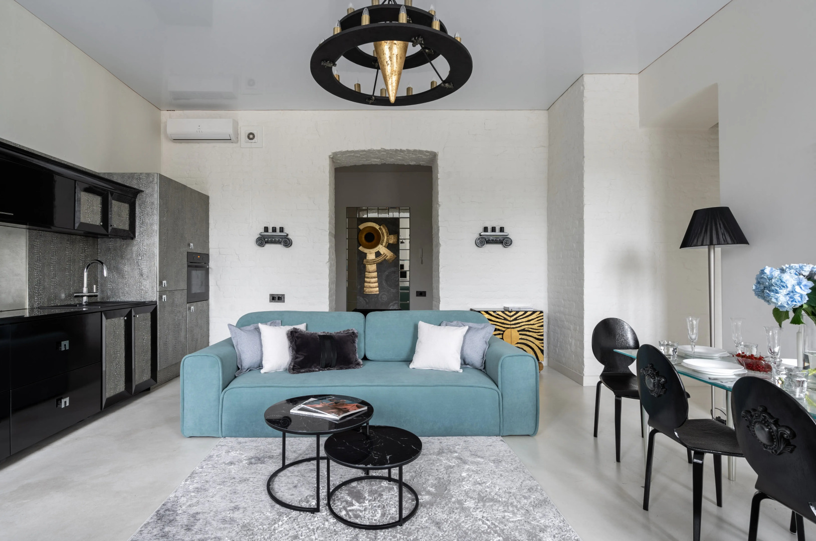 Квартира четырехкомнатная на Почтамтском