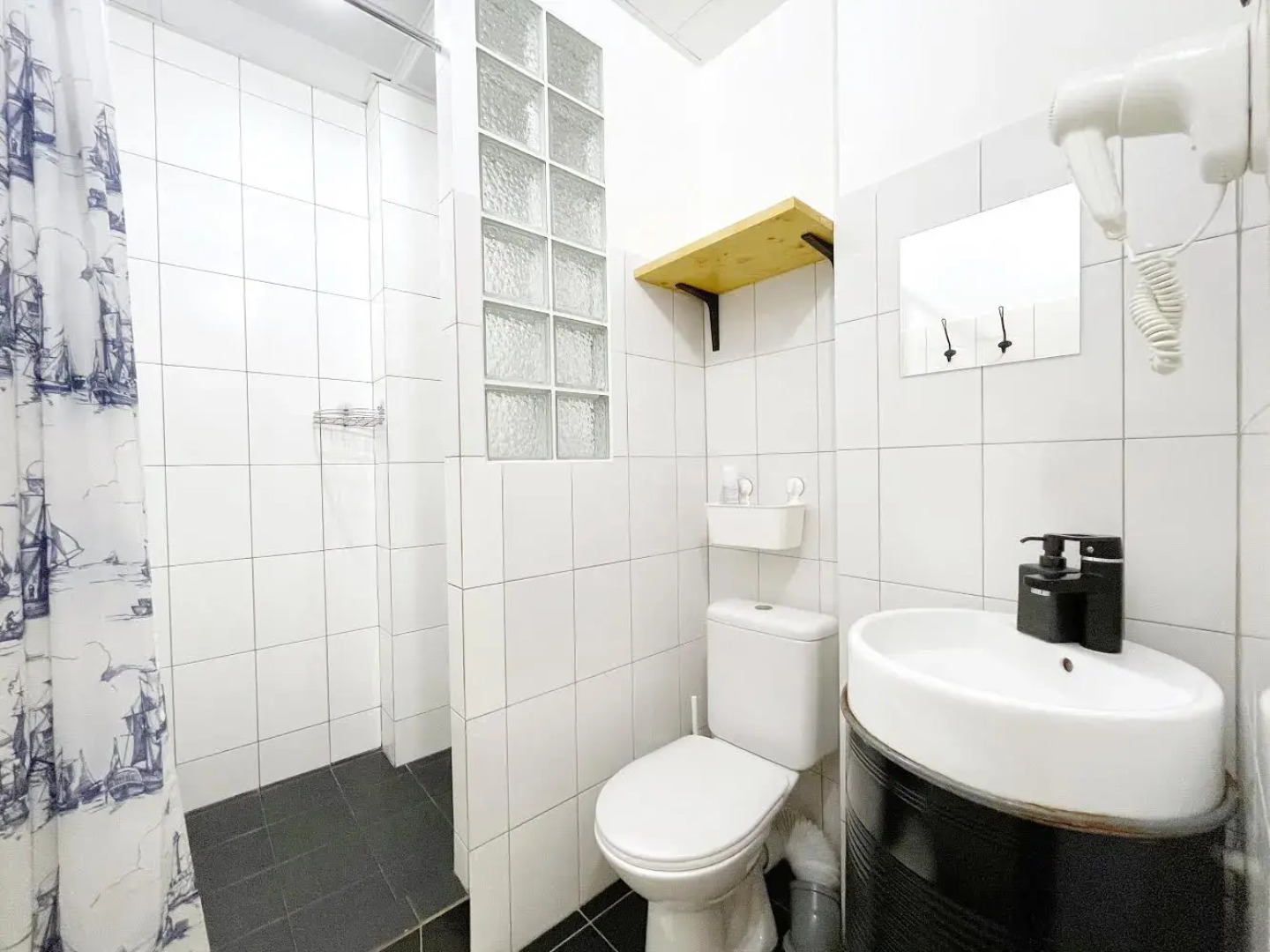 Хостел BookCase Hotel&Hostel