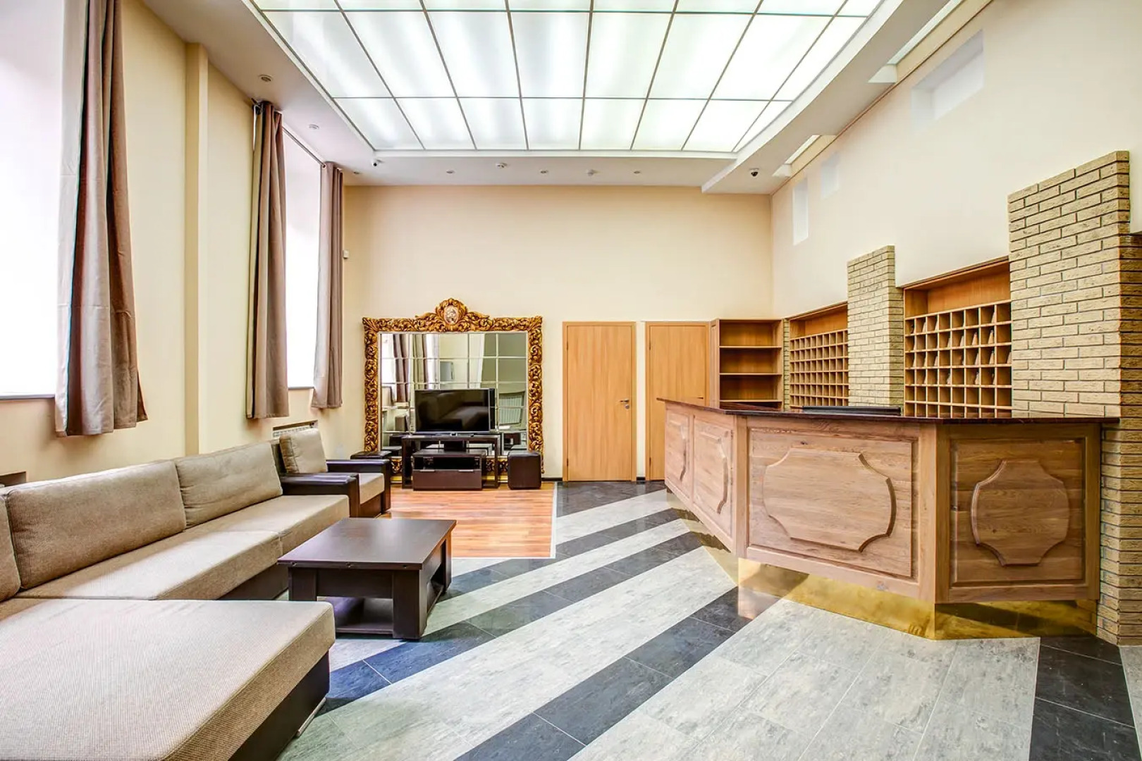 Отель на Римского-Корсакова