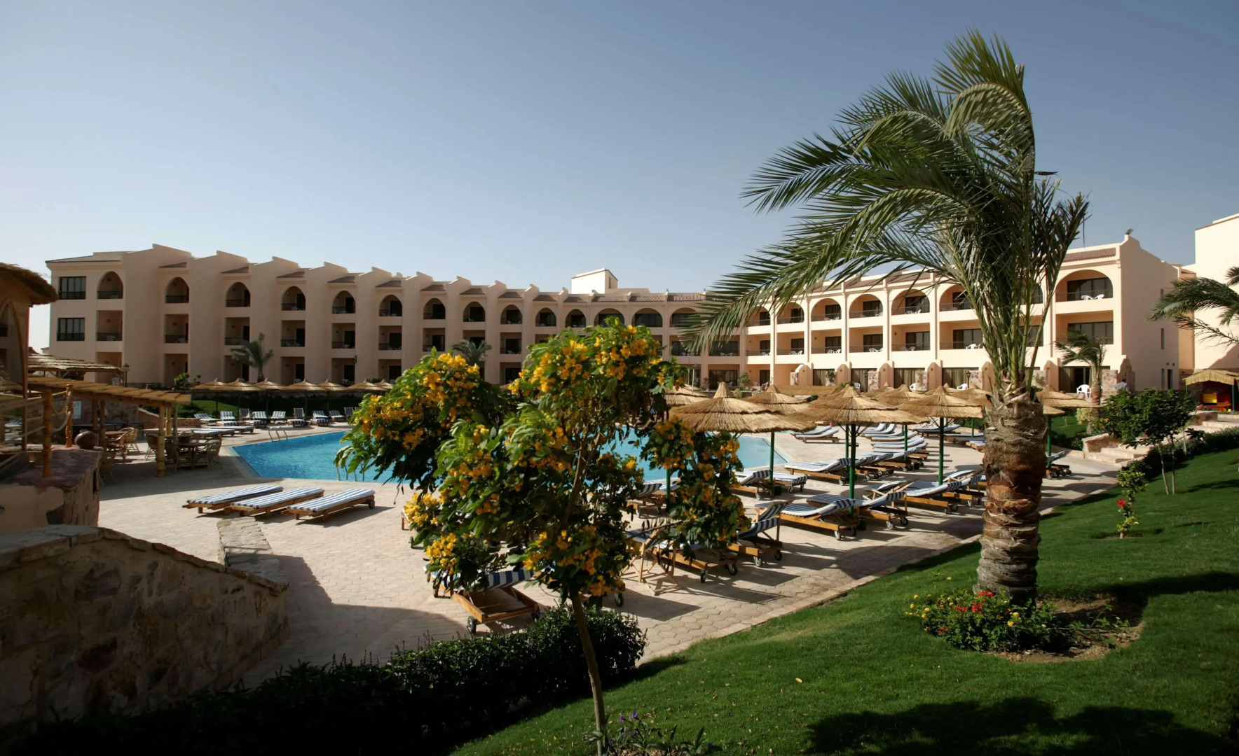 Курортный отель Flamenco Beach and Resort