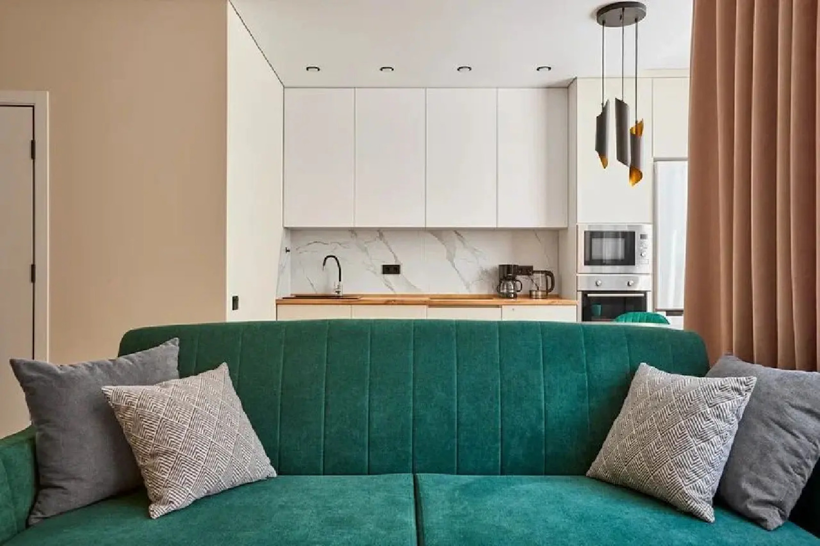 Апартаменты На Героя Георгия Бочарникова 14