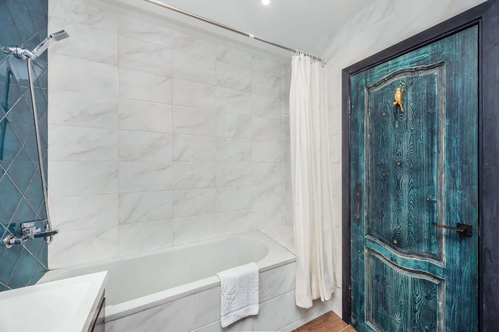 Апартаменты Дизайнерская студия около подъемника