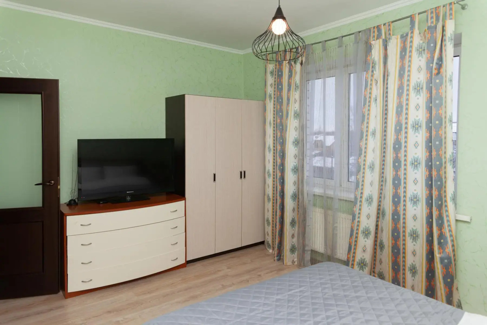 Апартаменты двухкомнатные (94) Серебровская 91