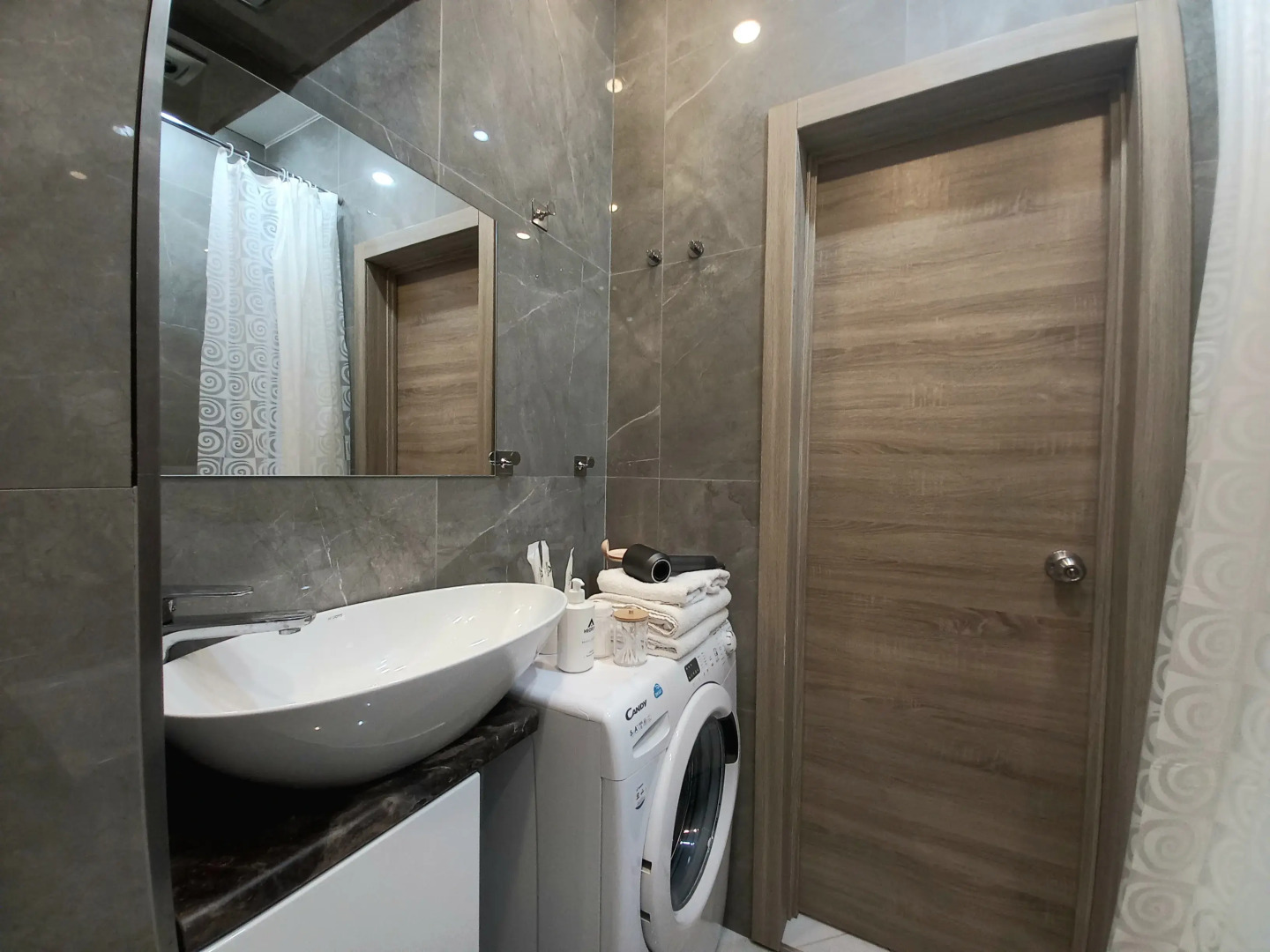 Квартира сети Неотель панорамная рядом с ВГУ, памятником Славы