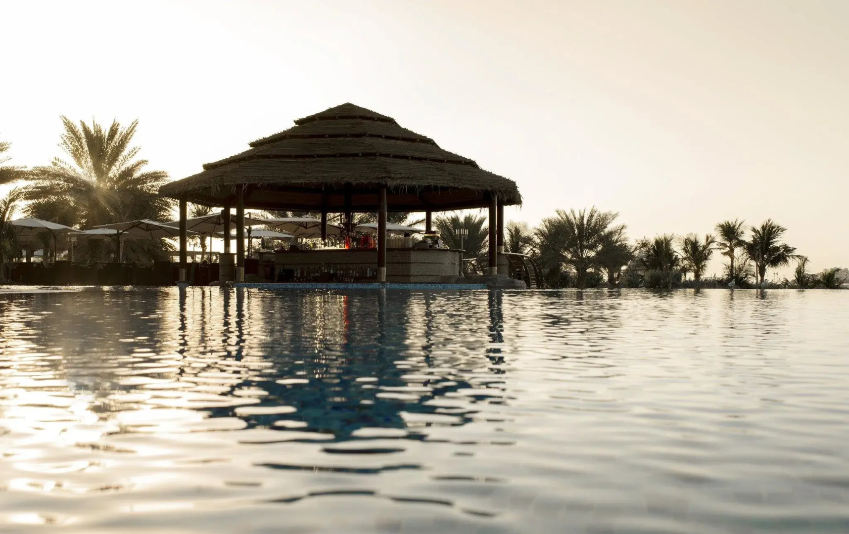 Отель Le Méridien Mina Seyahi Beach Resort & Waterpark