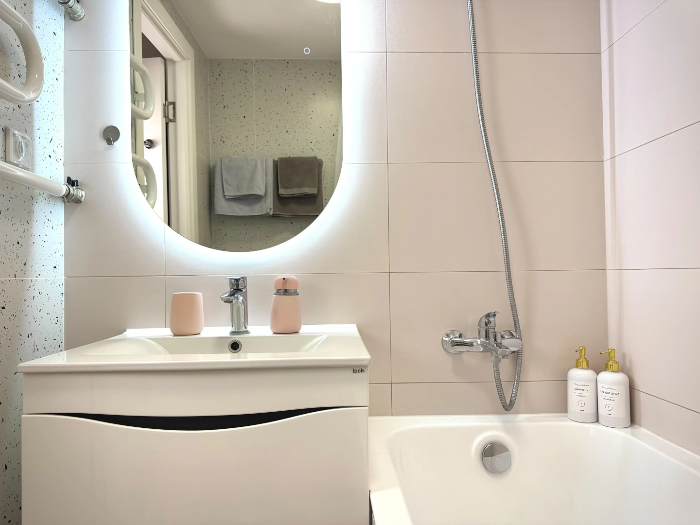 КвартираKenig Holidays 2-к "Птицы" в самом центре Рыбной деревни