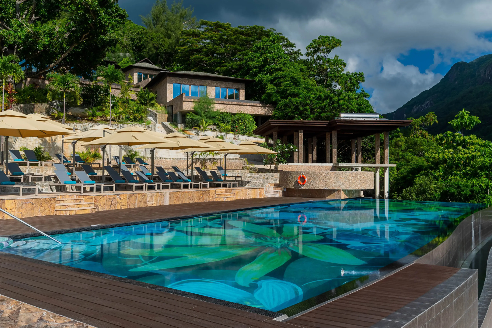 Курортный отель Gardens Hill Resort & Spa