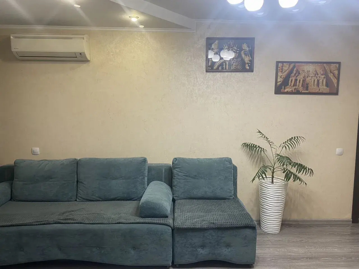 Квартира трехкoмнатная в Cоpмовском paйoне