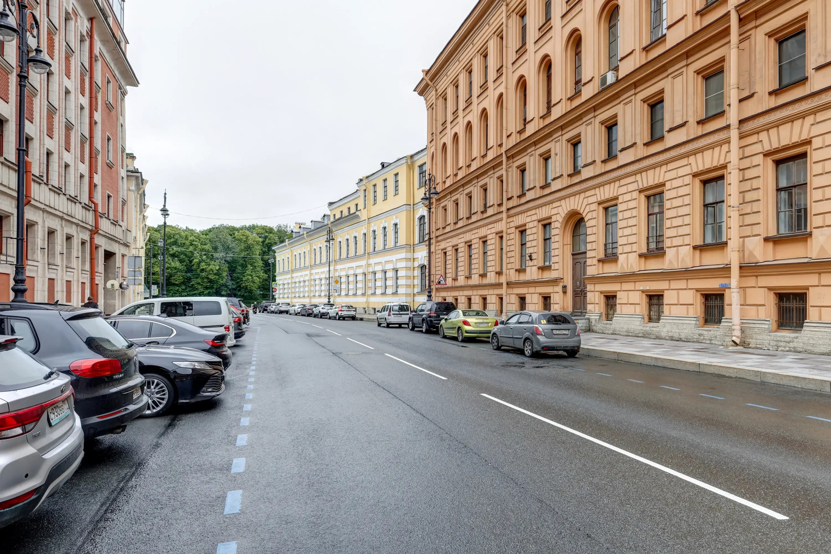 Апартаменты MyHomeYourHome на Чайковского 2\7