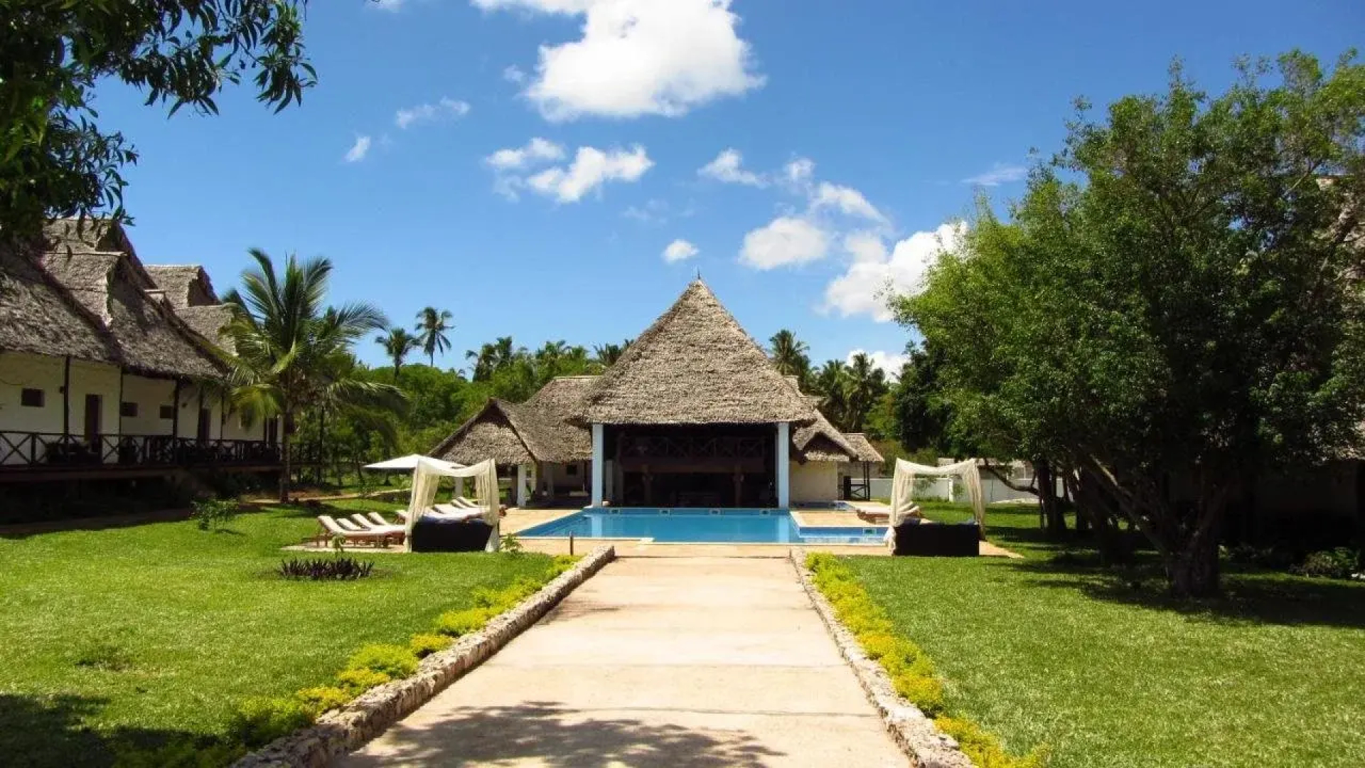 Курортный отель Karafuu Beach Resort & Spa