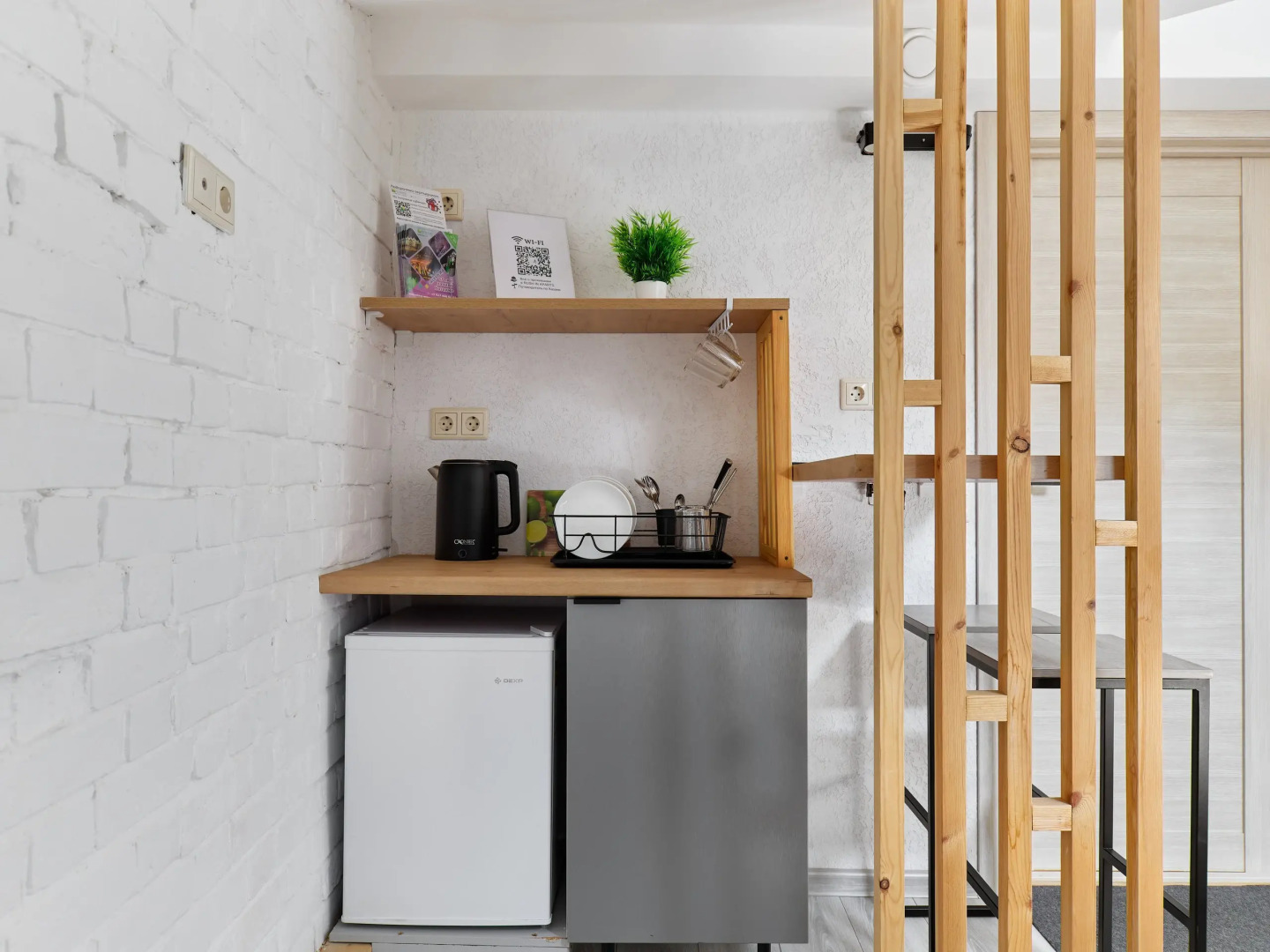 Меблированные Комнаты Rush in Aparts в Центре Мансардный Номер с Двуспальной Кроватью и Удобной Общей Кухней Рядом Улица Баумана