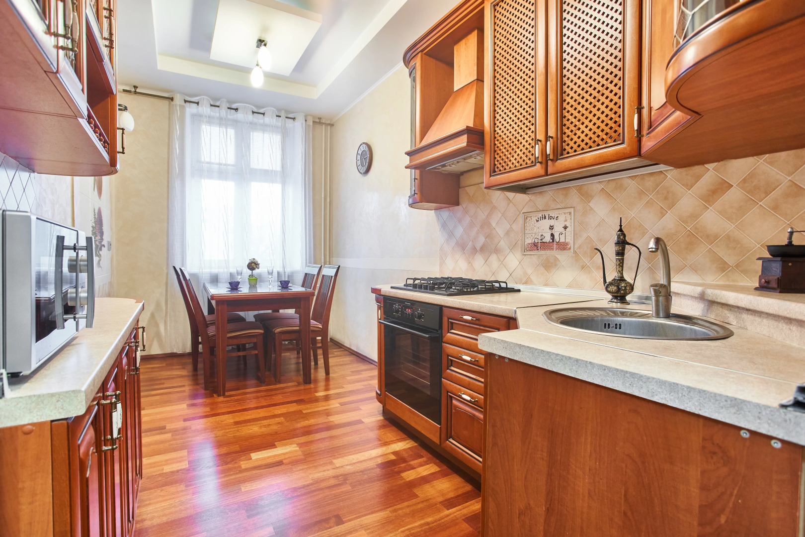 Апартаменты Карла Маркса 8