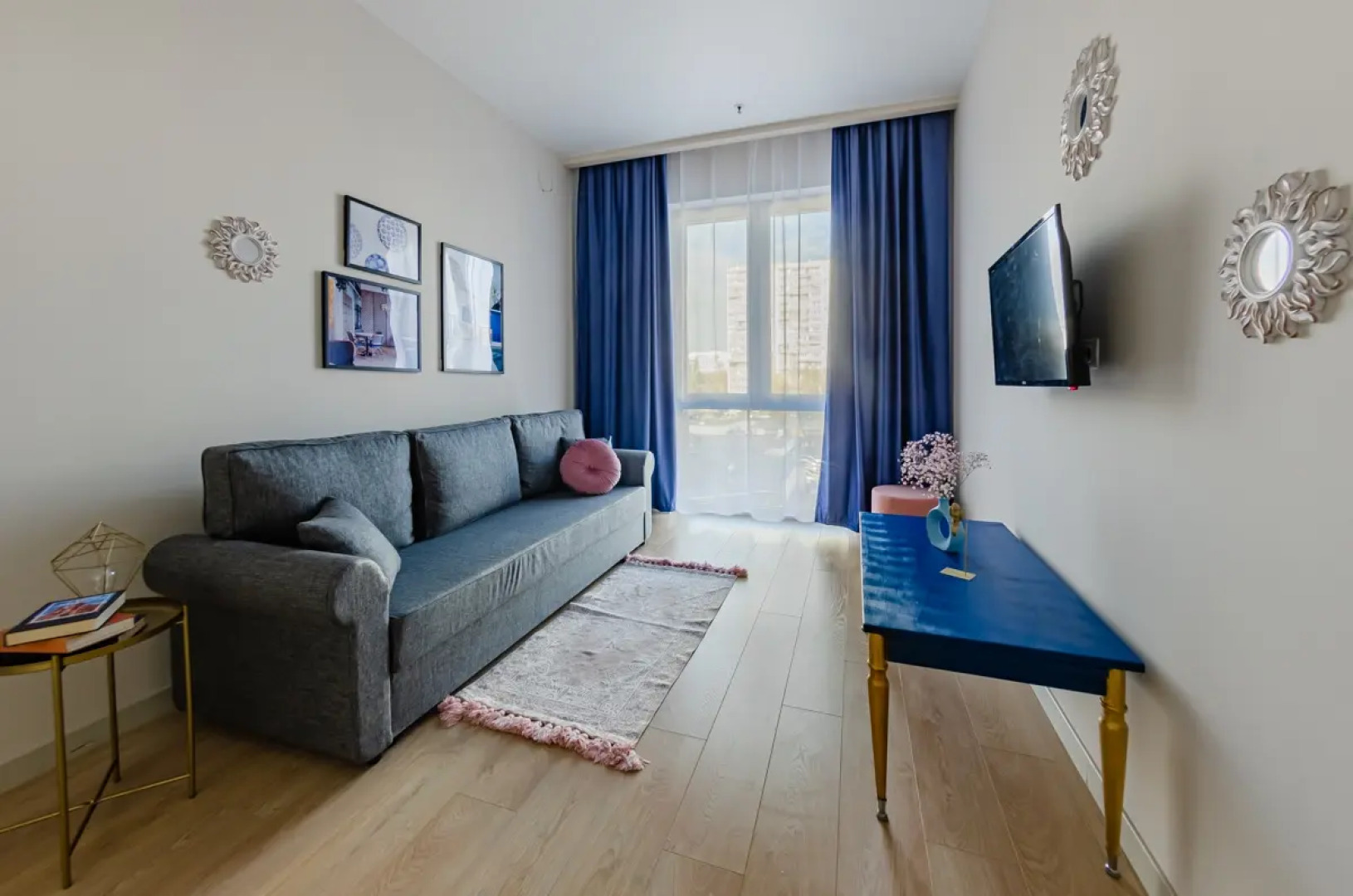 Двухкомнатные апартаменты Профсоюзная 128а