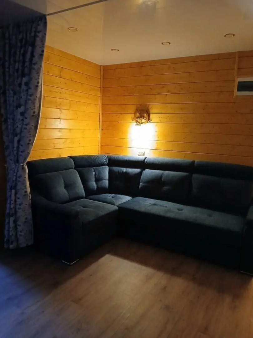 Частный Дом в Центpе Дeревни Взвад