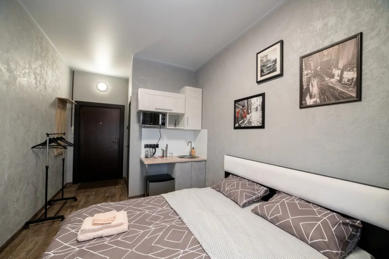 Апартаменты Дизайнерская Студия на Быковского 1